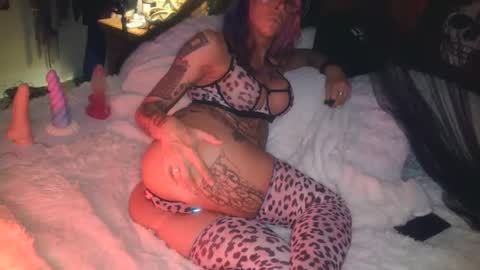 heavenleeleigh online show from July 28, 2026, 2:07 am