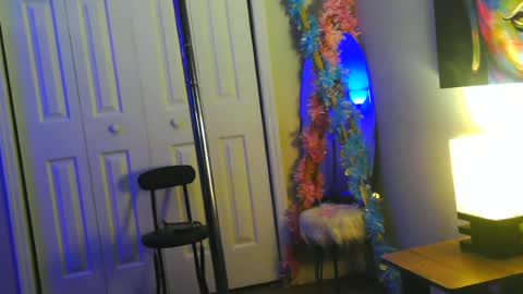 Heavenllyy online show from June 18, 2026, 1:50 am
