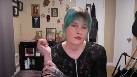 Snapshot of heavensentttt chatting on December 2, 2024, 6:20 am Saoirse online show from December 2, 2024, 6:20 am