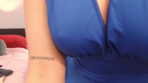 Snapshot of hebelongs2her chatting on September 22, 2025, 2:41 pm hebelongs2her online show from September 22, 2025, 2:41 pm