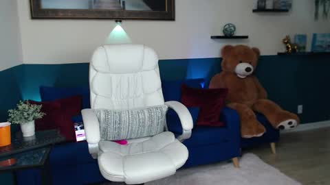 Snapshot of hebelongs2her chatting on October 20, 2025, 7:25 pm hebelongs2her online show from October 20, 2025, 7:25 pm