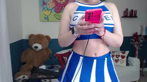 Snapshot of hebelongs2her chatting on June 15, 2026, 7:38 pm hebelongs2her online show from June 15, 2026, 7:38 pm