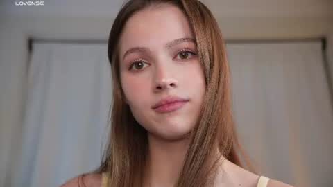 Snapshot of hecola chatting on August 5, 2026, 2:31 pm Nika next stream 200pm GMT online show from August 5, 2026, 2:31 pm