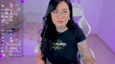 Snapshot of heey_kitty chatting on July 31, 2026, 11:04 pm IM EMY online show from July 31, 2026, 11:04 pm