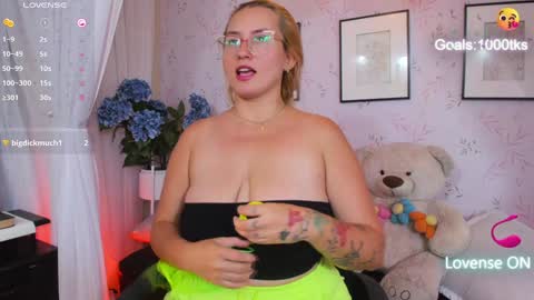 ANTARA REY online show from December 18, 2024, 1:45 pm