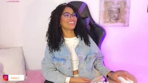 Snapshot of heily_fox chatting on February 26, 2025, 7:20 am HEILY online show from February 26, 2025, 7:20 am