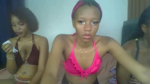 Snapshot of heilybunny chatting on April 12, 2026, 9:31 pm heilybunny online show from April 12, 2026, 9:31 pm