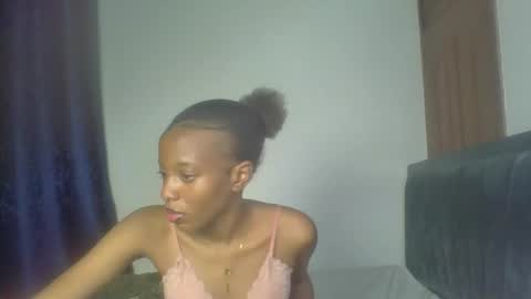 Snapshot of heilybunny chatting on April 19, 2026, 9:06 pm heilybunny online show from April 19, 2026, 9:06 pm