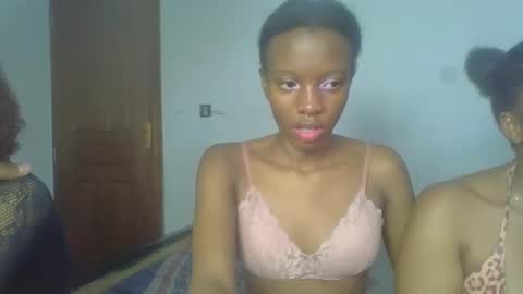 Snapshot of heilybunny chatting on May 1, 2026, 11:42 pm heilybunny online show from May 1, 2026, 11:42 pm