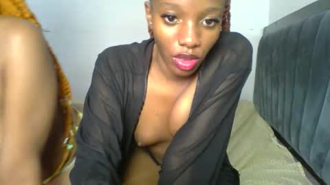 Snapshot of heilybunny chatting on May 9, 2026, 9:36 am heilybunny online show from May 9, 2026, 9:36 am