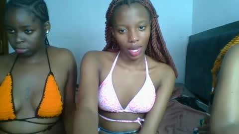 Snapshot of heilybunny chatting on May 18, 2026, 7:31 pm heilybunny online show from May 18, 2026, 7:31 pm