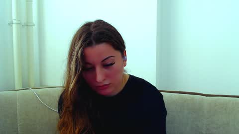 helen_adams_ online show from December 18, 2024, 9:58 am