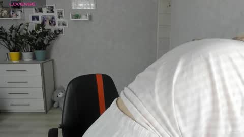 Helen sven online show from September 15, 2025, 6:24 am