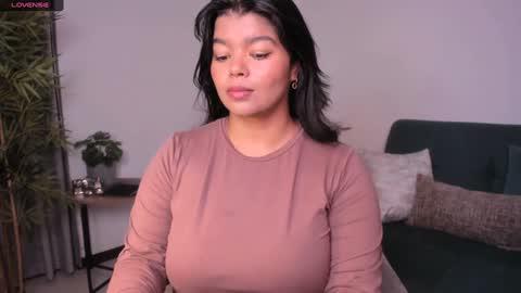 Snapshot of helen_miller chatting on December 9, 2024, 11:24 pm helen_miller online show from December 9, 2024, 11:24 pm