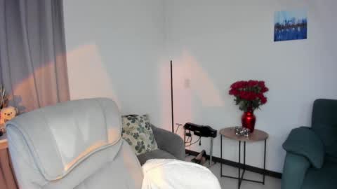 Snapshot of helen_miller chatting on February 18, 2025, 2:05 am helen_miller online show from February 18, 2025, 2:05 am