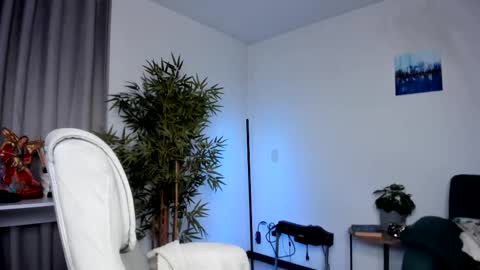 Snapshot of helen_miller chatting on March 8, 2025, 12:44 am helen_miller online show from March 8, 2025, 12:44 am