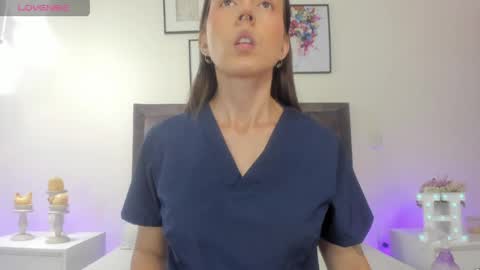 Snapshot of helen_mooree chatting on June 3, 2026, 12:41 pm Helen online show from June 3, 2026, 12:41 pm