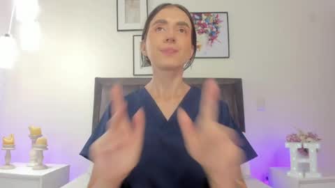 Snapshot of helen_mooree chatting on June 5, 2026, 12:55 pm Helen online show from June 5, 2026, 12:55 pm