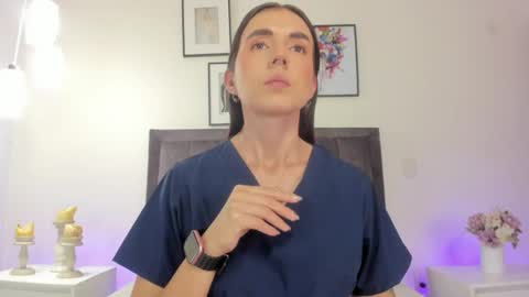 Snapshot of helen_mooree chatting on June 11, 2026, 12:47 pm Helen online show from June 11, 2026, 12:47 pm