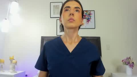 Snapshot of helen_mooree chatting on June 17, 2026, 12:50 pm Helen online show from June 17, 2026, 12:50 pm