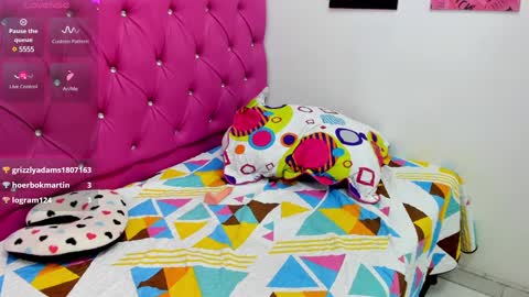 Snapshot of helen_russoo chatting on March 7, 2025, 9:06 pm Helen online show from March 7, 2025, 9:06 pm