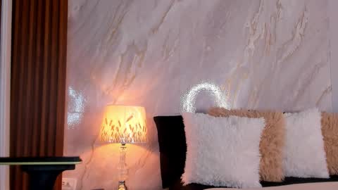 Helena Santos  online show from January 18, 2026, 11:47 am