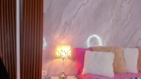 Helena Santos  online show from February 4, 2026, 11:05 am