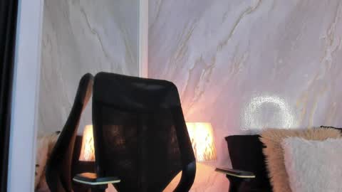 Helena Santos  online show from April 30, 2026, 11:49 am