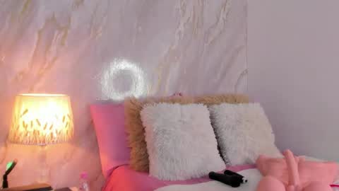 Helena Santos  online show from May 18, 2026, 1:28 pm