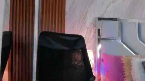 Helena Santos  online show from July 4, 2026, 11:05 am