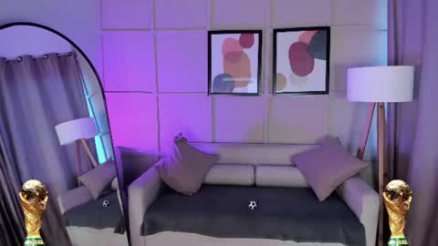 Snapshot of helenaduque_ chatting on June 11, 2026, 11:30 am Helena online show from June 11, 2026, 11:30 am