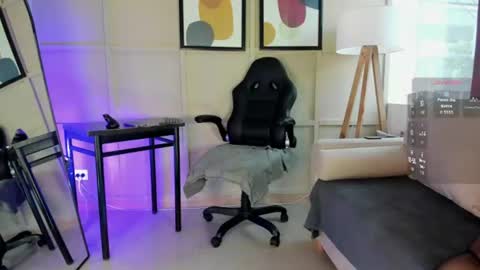 Snapshot of helenaduque_ chatting on July 14, 2026, 12:11 pm Helena online show from July 14, 2026, 12:11 pm