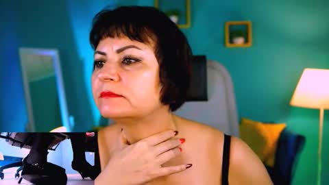 Snapshot of helenbeler chatting on November 18, 2025, 5:01 am helenbeler online show from November 18, 2025, 5:01 am