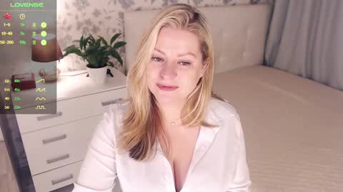 Snapshot of helenbonham chatting on December 3, 2024, 4:58 am Helena Bonham online show from December 3, 2024, 4:58 am