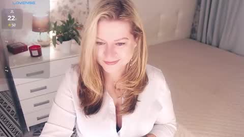 Snapshot of helenbonham chatting on February 8, 2025, 3:30 am Helena Bonham online show from February 8, 2025, 3:30 am