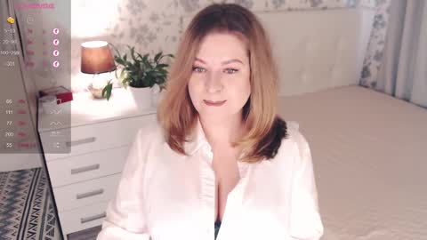 Snapshot of helenbonham chatting on October 15, 2025, 6:35 am Helena Bonham online show from October 15, 2025, 6:35 am