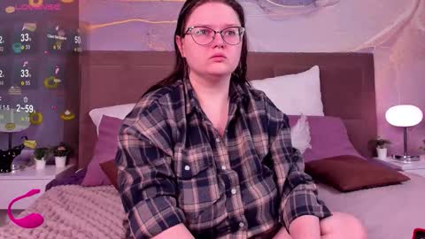 Snapshot of helendanvers chatting on November 13, 2025, 2:43 am helendanvers online show from November 13, 2025, 2:43 am