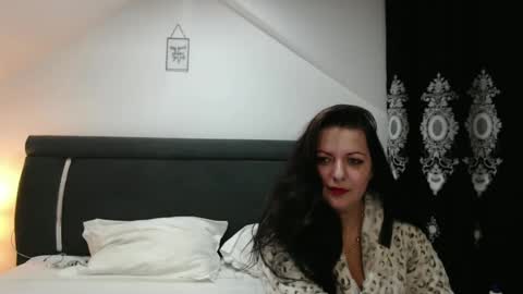 helenhh online show from December 10, 2024, 10:06 am