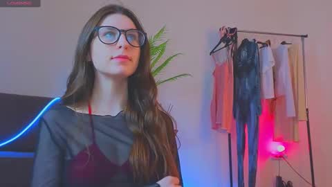 Snapshot of helenmann_ chatting on March 3, 2025, 6:04 am online show from March 3, 2025, 6:04 am