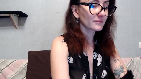 Snapshot of helenred chatting on December 25, 2024, 7:46 am HelenRed online show from December 25, 2024, 7:46 am