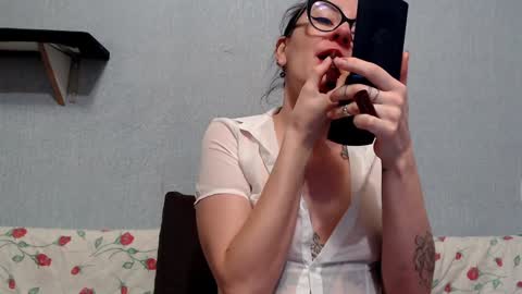 Snapshot of helenred chatting on December 29, 2024, 10:56 am HelenRed online show from December 29, 2024, 10:56 am