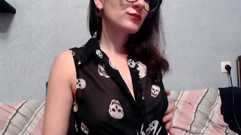 Snapshot of helenred chatting on December 30, 2024, 1:03 pm HelenRed online show from December 30, 2024, 1:03 pm