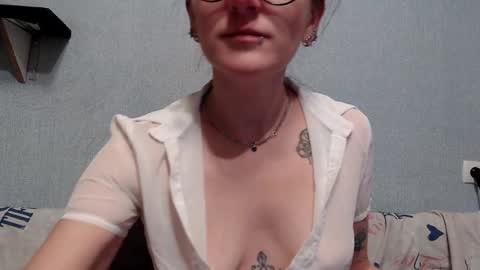 Snapshot of helenred chatting on January 16, 2025, 10:21 am HelenRed online show from January 16, 2025, 10:21 am