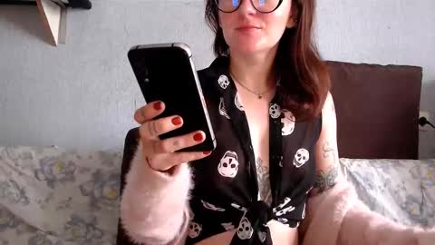 Snapshot of helenred chatting on February 18, 2026, 9:38 am HelenRed online show from February 18, 2026, 9:38 am