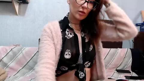 Snapshot of helenred chatting on March 22, 2026, 9:34 am HelenRed online show from March 22, 2026, 9:34 am