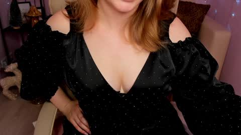 Snapshot of helens_lov chatting on December 26, 2024, 8:18 am Helen online show from December 26, 2024, 8:18 am