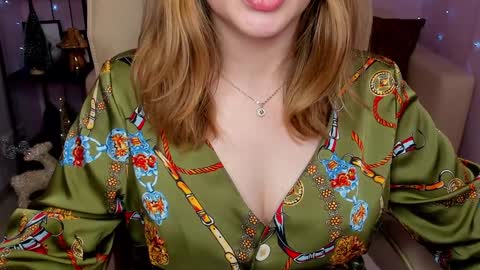 Snapshot of helens_lov chatting on December 29, 2024, 4:59 am Helen online show from December 29, 2024, 4:59 am