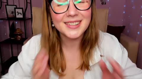 Snapshot of helens_lov chatting on January 21, 2025, 7:47 am Helen online show from January 21, 2025, 7:47 am