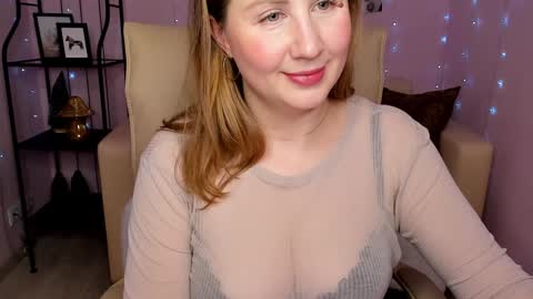 Snapshot of helens_lov chatting on February 7, 2025, 8:11 am Helen online show from February 7, 2025, 8:11 am