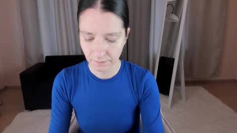 Helen online show from September 19, 2025, 2:13 am